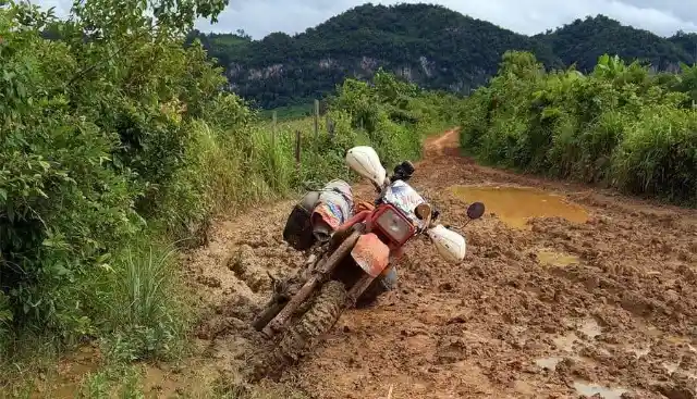 Man Sees Something Moving In The Mud, Takes A Step Closer And Gasps