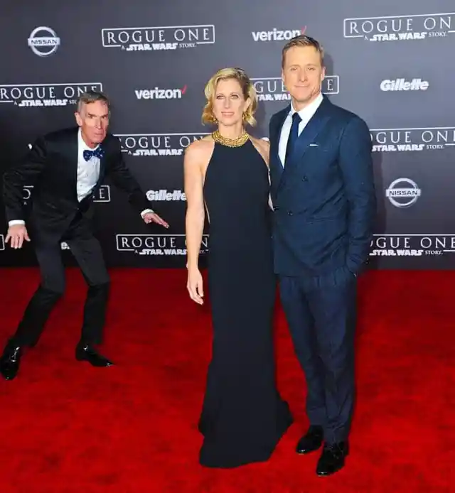 #9. Bill Nye, An Unintentional Photobomber