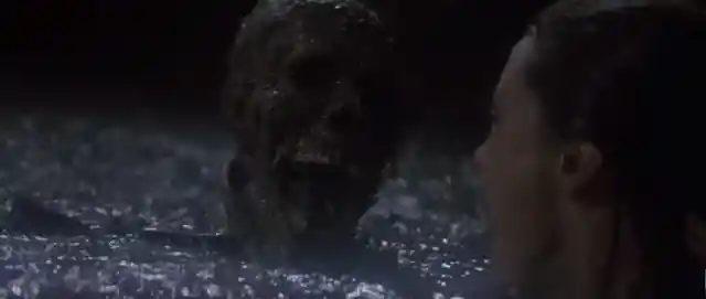 #8. Those Are Real Skeletons In The Pool In &lsquo;Poltergeist&rsquo;