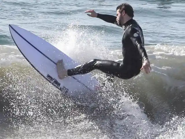 #6. Liam Hemsworth Said He Could Play Volleyball