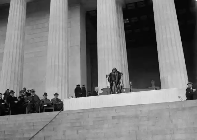 1939: Marian Anderson At The Lincoln Memorial