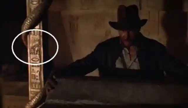 #22. C-3PO And R2-D2 Make A Cameo In &lsquo;Raiders Of The Lost Ark&rsquo;