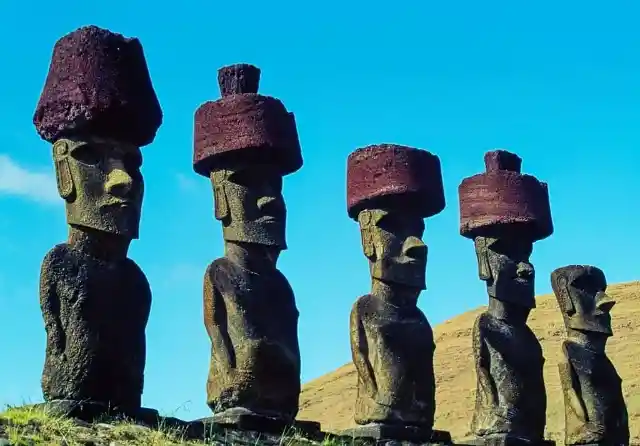 The Moai As Mediators