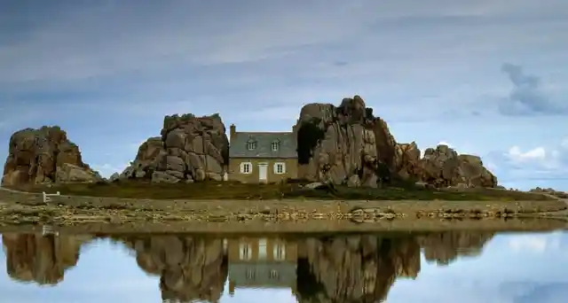 House Between The Rocks, France