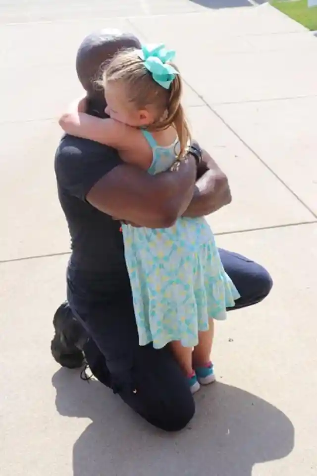 Girl Gives Garbage Man A Cupcake, And 6 Months This Happens