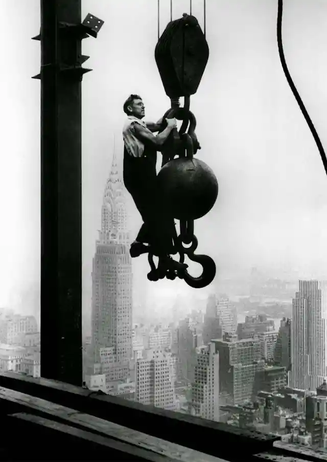 1931: Empire State Building Construction
