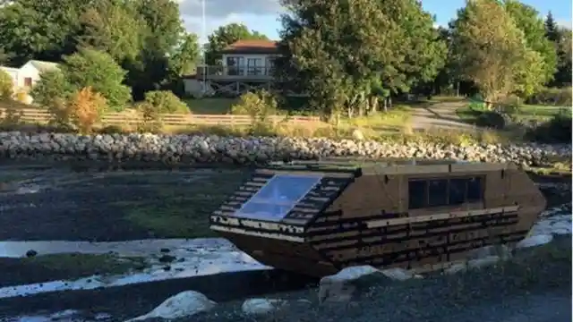 People Saw A Weird Boat Floating Near The Coast, But When They Looked Inside...
