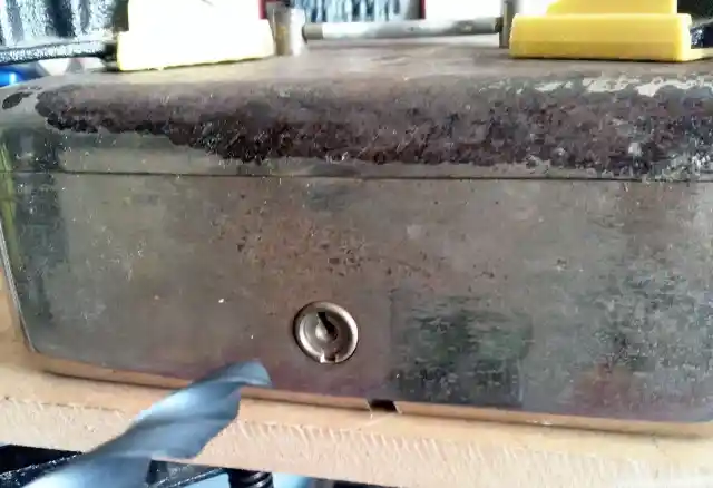 Man Discovered A Locked Box, And Look What Was Inside