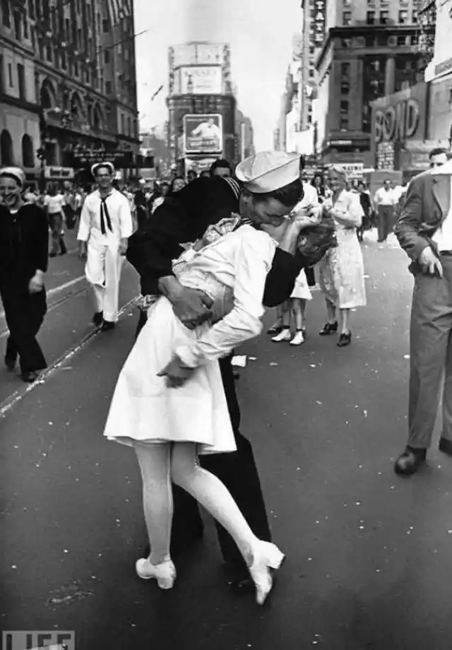 The Kiss, 1945