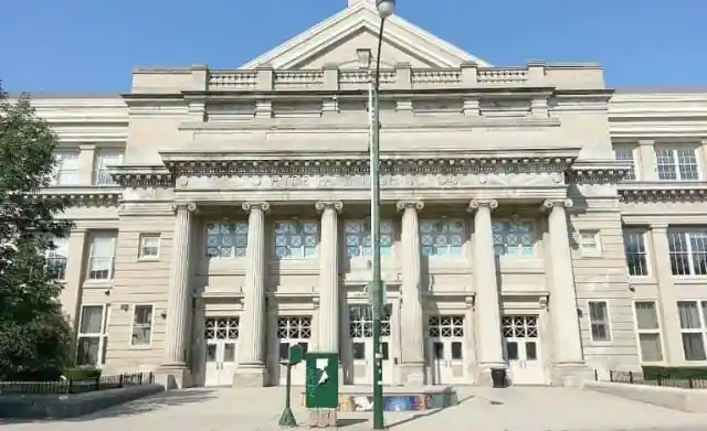 Chicago High School Receive Unannounced Guests, Everyone Is Stunned