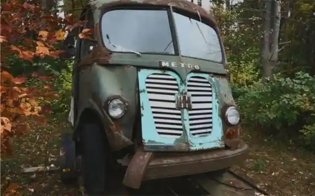<strong>10. Old Van</strong>
