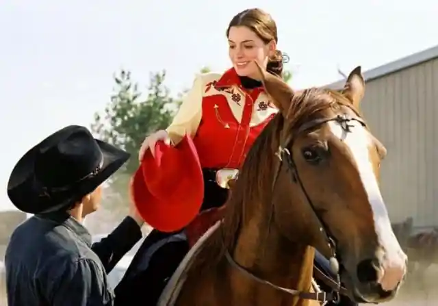 #8. Anne Hathaway Also Said She Could Ride A Horse