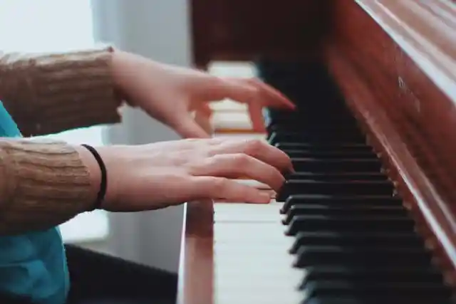 Couple Donates Old Piano To College, The Tuner Finds England's Biggest Gold Hoard Hidden Inside