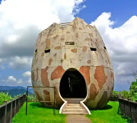 Wonder Egg, Japan