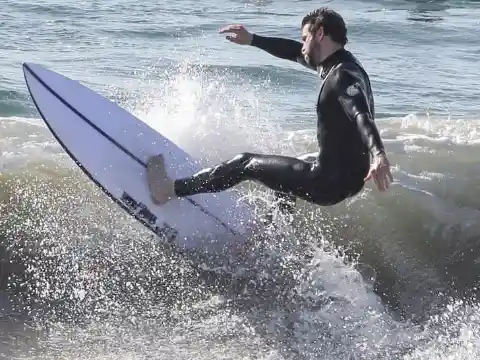 #6. Liam Hemsworth Said He Could Play Volleyball