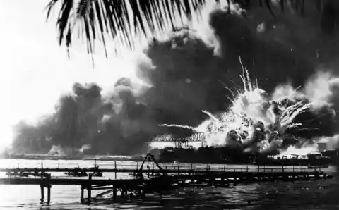 1941: Destroyer Explodes