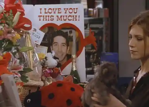 #1. The One Where Ross Becomes A Controlling Boyfriend