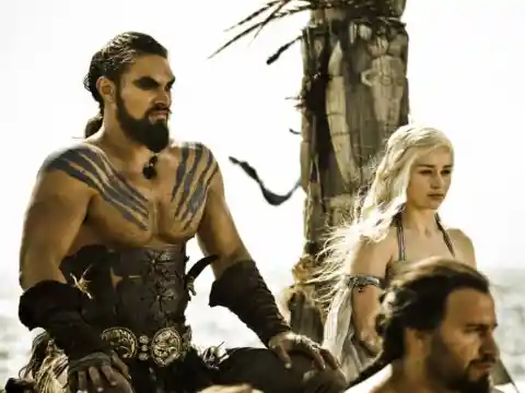 #14. Emilia Clarke And Jason Momoa Learned Dothraki