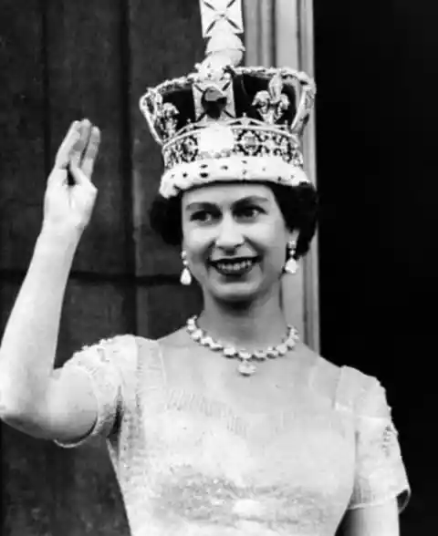 1953: Queen Elizabeth II Is Crowned