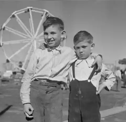 1935: Farm boys Of The Pecos Valley
