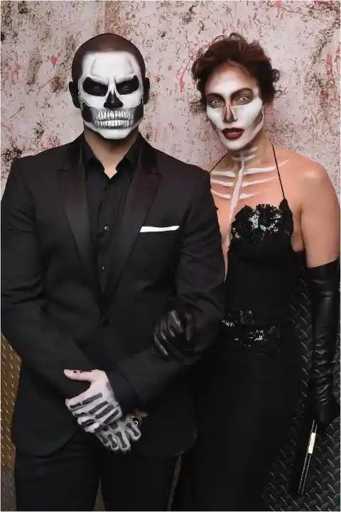#21. Casper Smart And Jennifer Lopez &ndash; Sexy Skeletons
