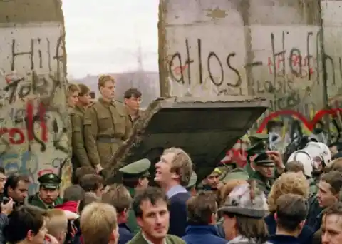 1989: Berlin Wall Falls